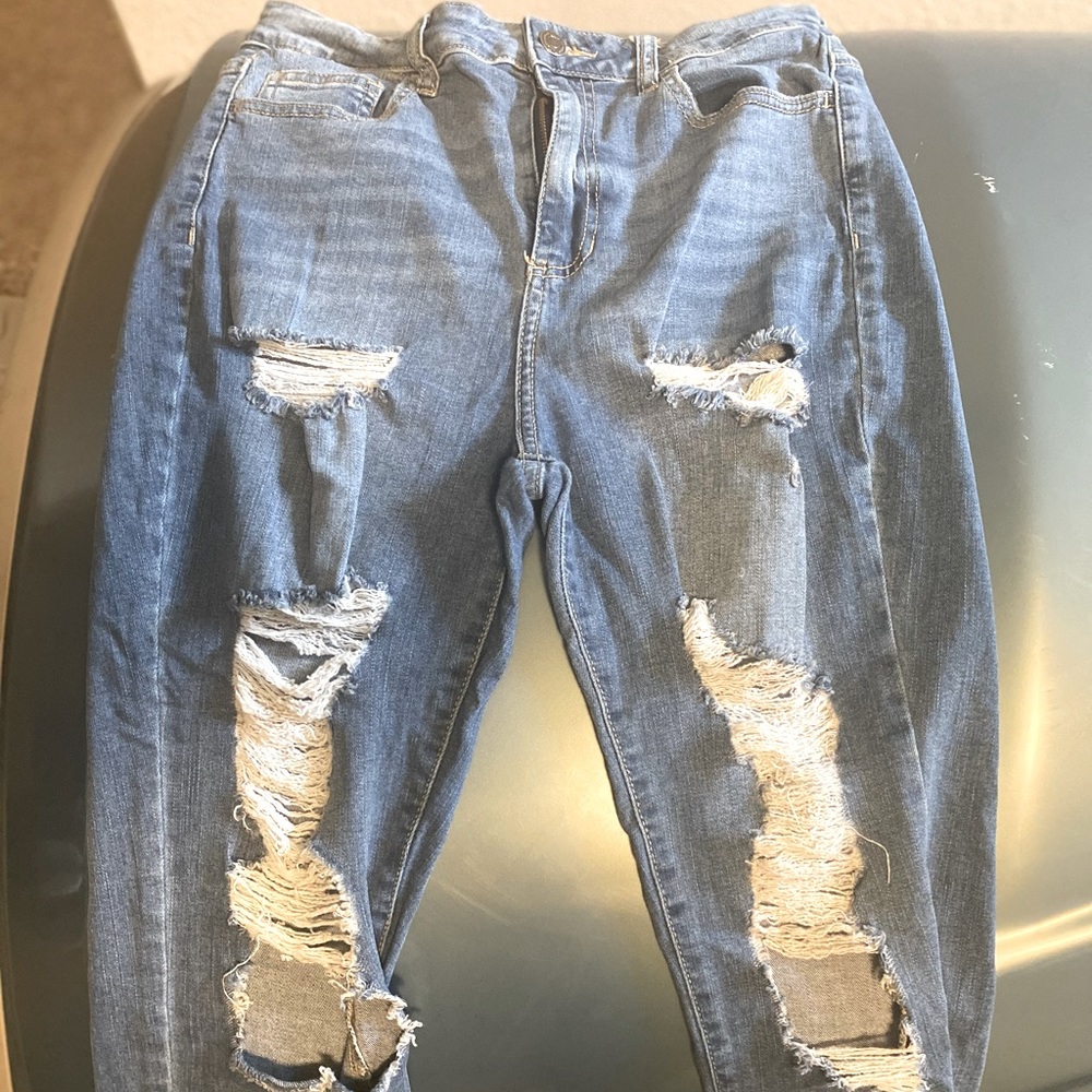 Cello High Rise Capri Jeans.